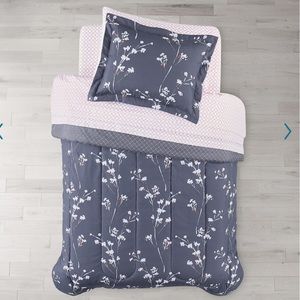 Queen comforter set